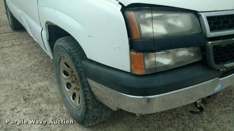 image for item DB0972 2006 Chevrolet Silverado 1500 Ext. Cab pickup truck