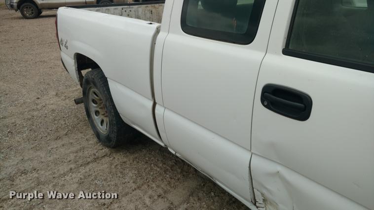 image for item DB0972 2006 Chevrolet Silverado 1500 Ext. Cab pickup truck