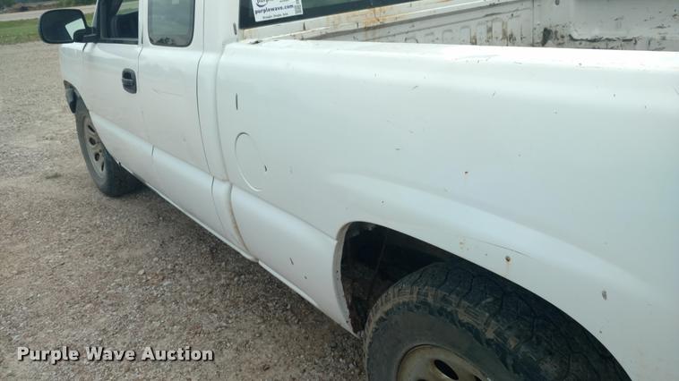 image for item DB0972 2006 Chevrolet Silverado 1500 Ext. Cab pickup truck