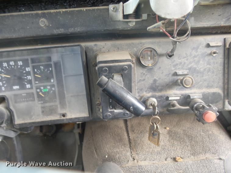 image for item DB0980 1995 International 3800 school bus