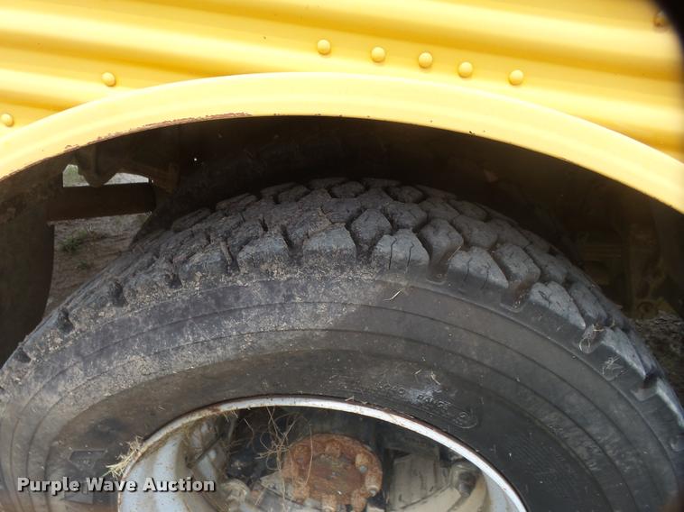 image for item DB0980 1995 International 3800 school bus