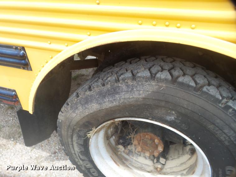 image for item DB0980 1995 International 3800 school bus