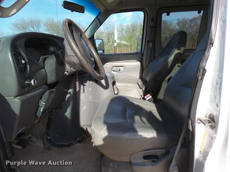 image for item DB2456 2005 Ford Econoline E350 Extended van