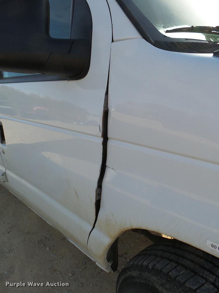 image for item DB2456 2005 Ford Econoline E350 Extended van