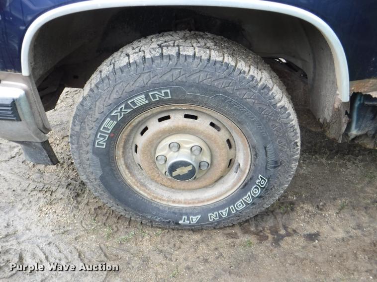 image for item DB3949 1989 Chevrolet 1500 Scottsdale Ext. Cab pickup truck