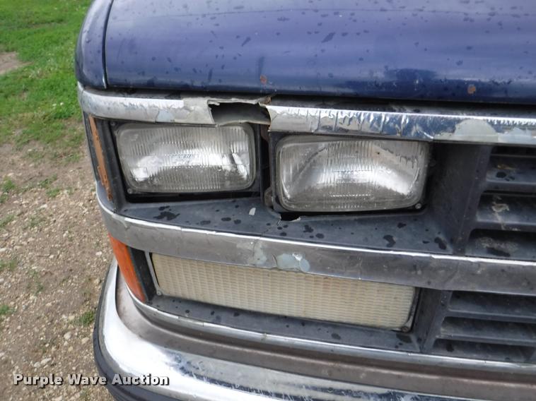 image for item DB3949 1989 Chevrolet 1500 Scottsdale Ext. Cab pickup truck