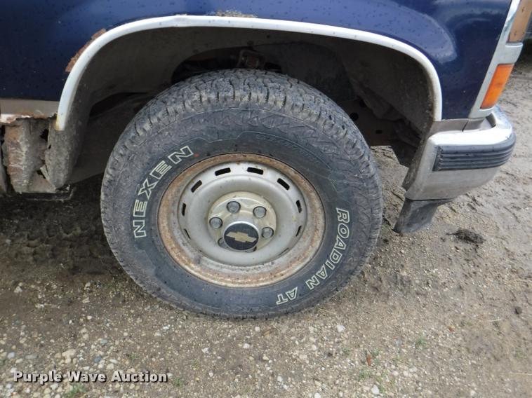 image for item DB3949 1989 Chevrolet 1500 Scottsdale Ext. Cab pickup truck