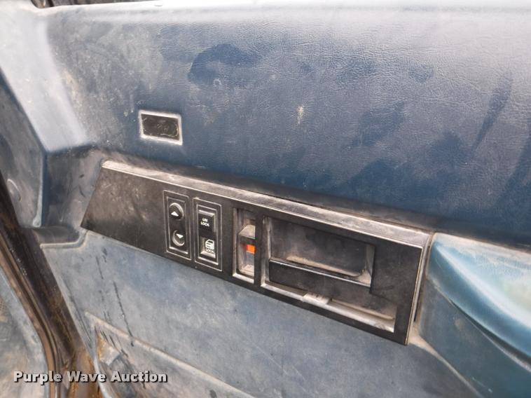 image for item DB3949 1989 Chevrolet 1500 Scottsdale Ext. Cab pickup truck