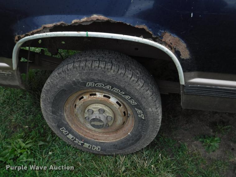 image for item DB3949 1989 Chevrolet 1500 Scottsdale Ext. Cab pickup truck