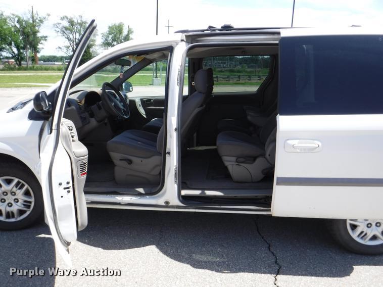 image for item DB3998 2001 Dodge Grand Caravan Sport van