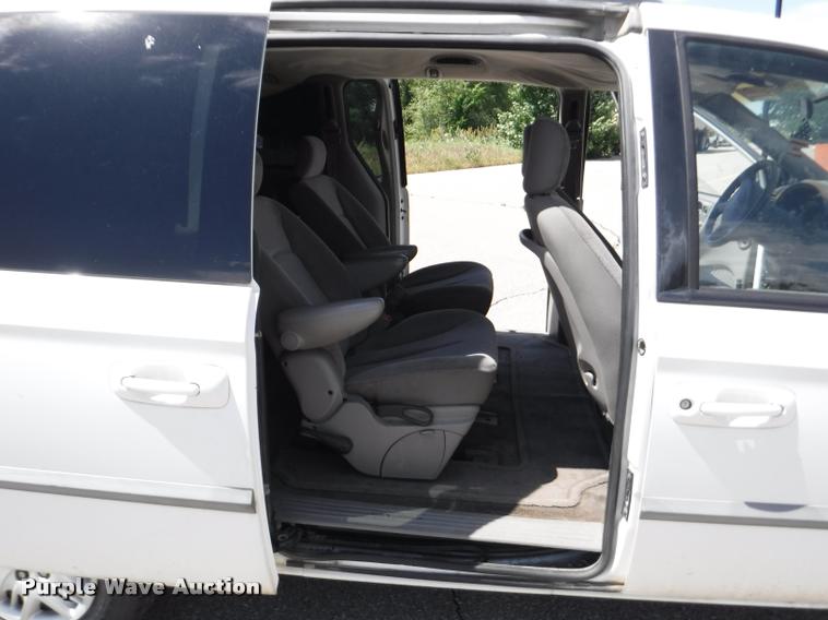 image for item DB3998 2001 Dodge Grand Caravan Sport van