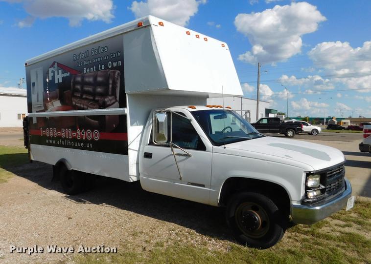 image for item DB9488 1999 Chevrolet 3500 box truck