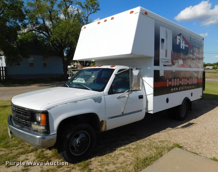 image for item DB9488 1999 Chevrolet 3500 box truck