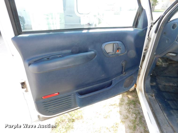 image for item DB9488 1999 Chevrolet 3500 box truck