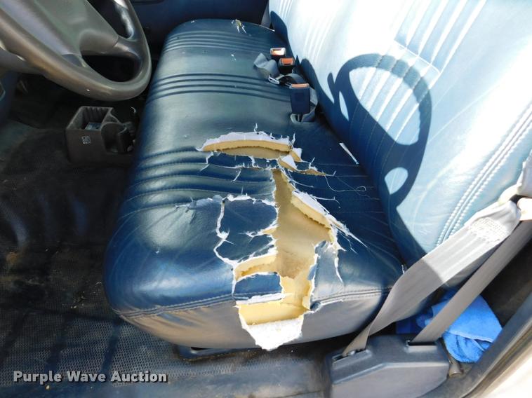 image for item DB9488 1999 Chevrolet 3500 box truck