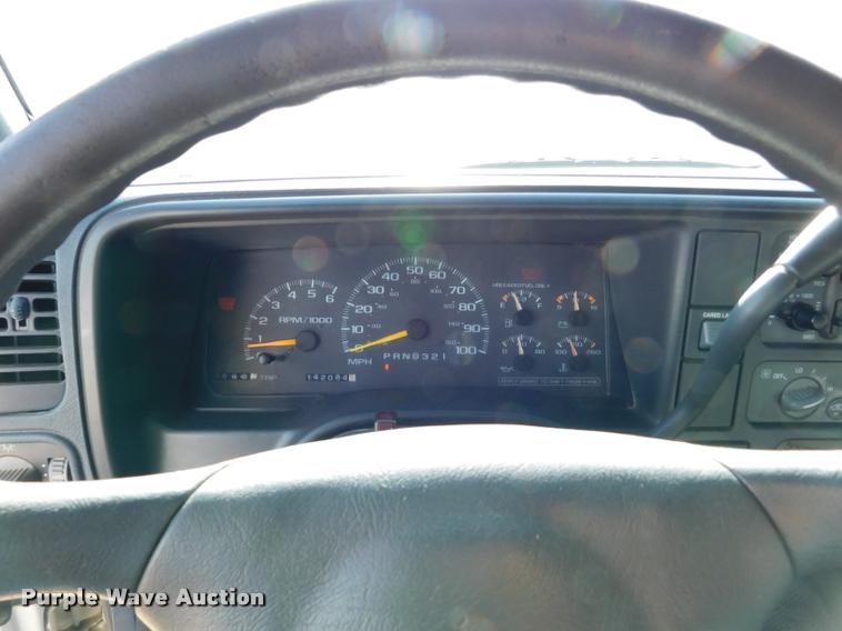 image for item DB9488 1999 Chevrolet 3500 box truck