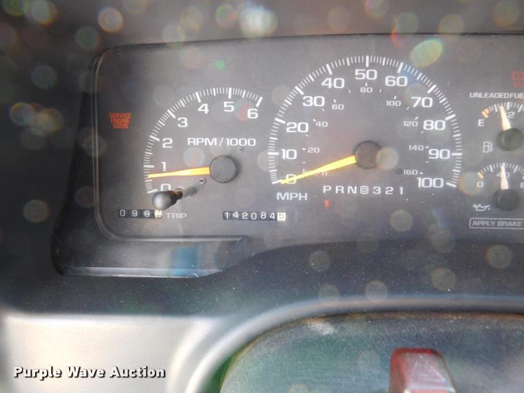 image for item DB9488 1999 Chevrolet 3500 box truck