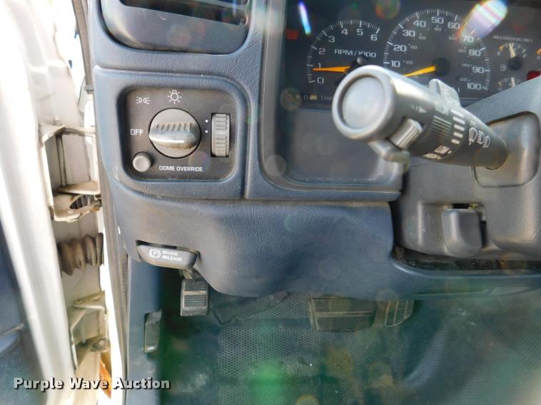 image for item DB9488 1999 Chevrolet 3500 box truck