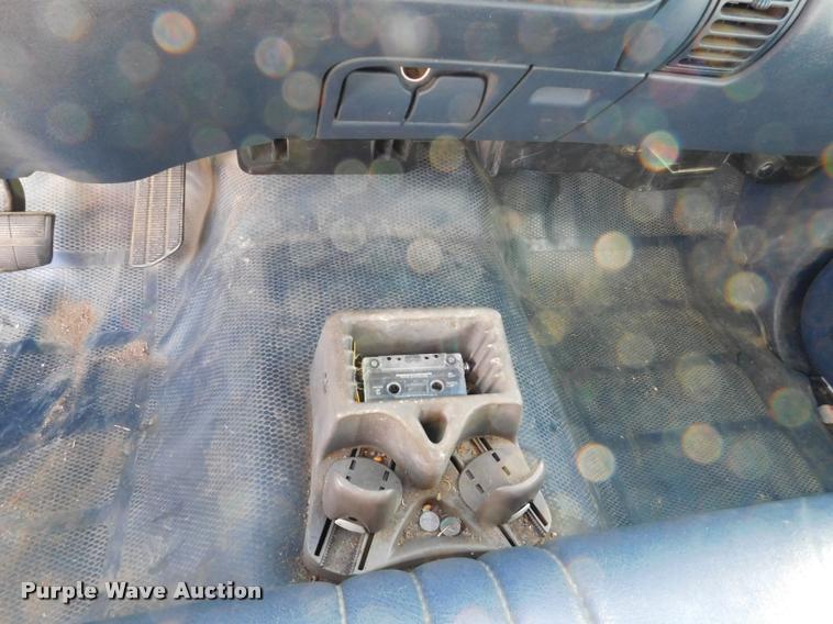 image for item DB9488 1999 Chevrolet 3500 box truck