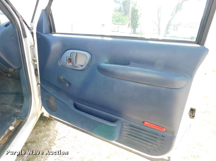 image for item DB9488 1999 Chevrolet 3500 box truck