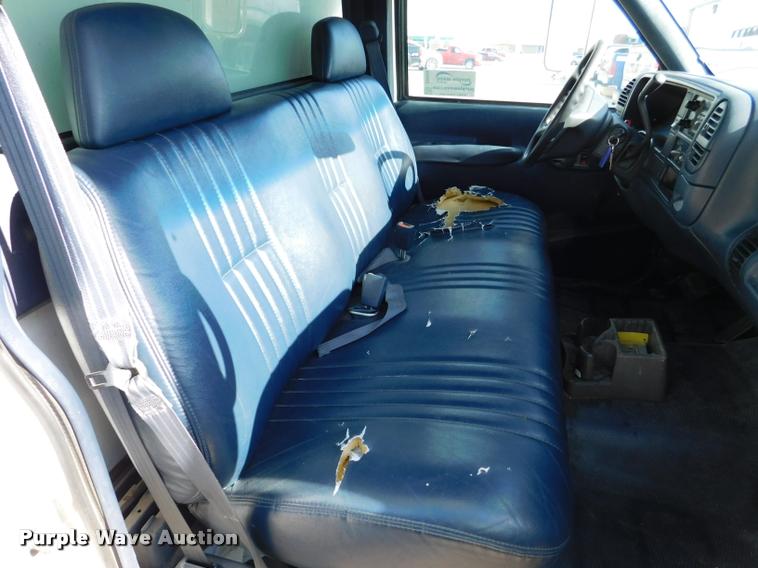 image for item DB9488 1999 Chevrolet 3500 box truck