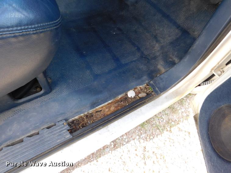 image for item DB9488 1999 Chevrolet 3500 box truck