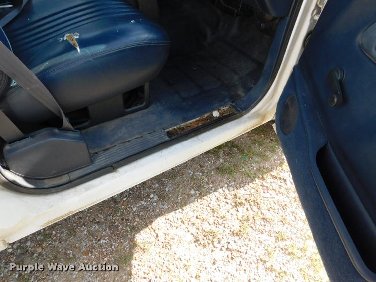 image for item DB9488 1999 Chevrolet 3500 box truck