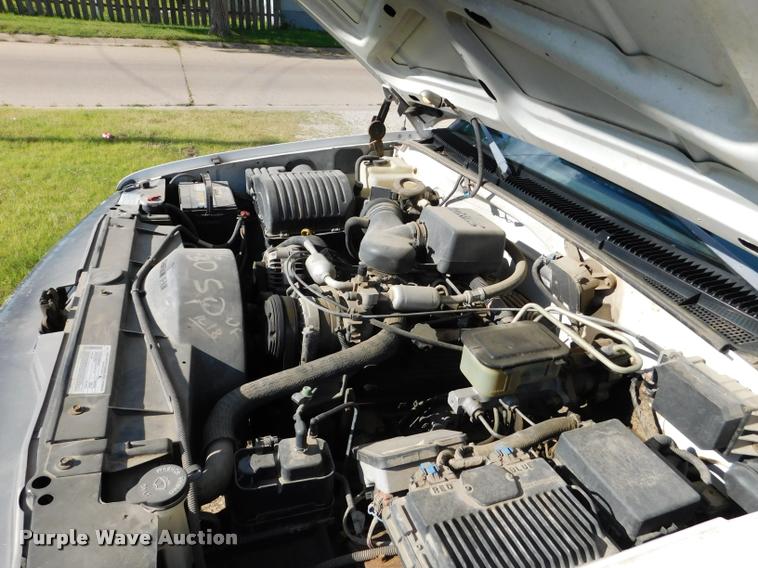 image for item DB9488 1999 Chevrolet 3500 box truck