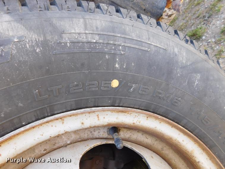 image for item DB9488 1999 Chevrolet 3500 box truck