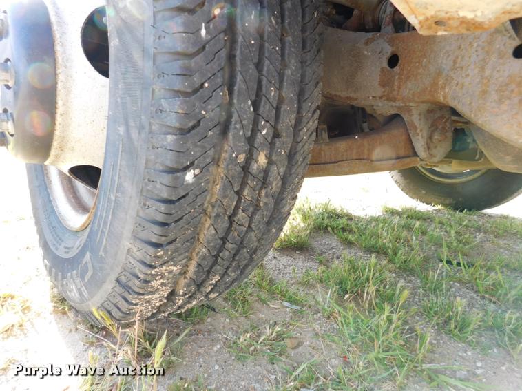 image for item DB9488 1999 Chevrolet 3500 box truck