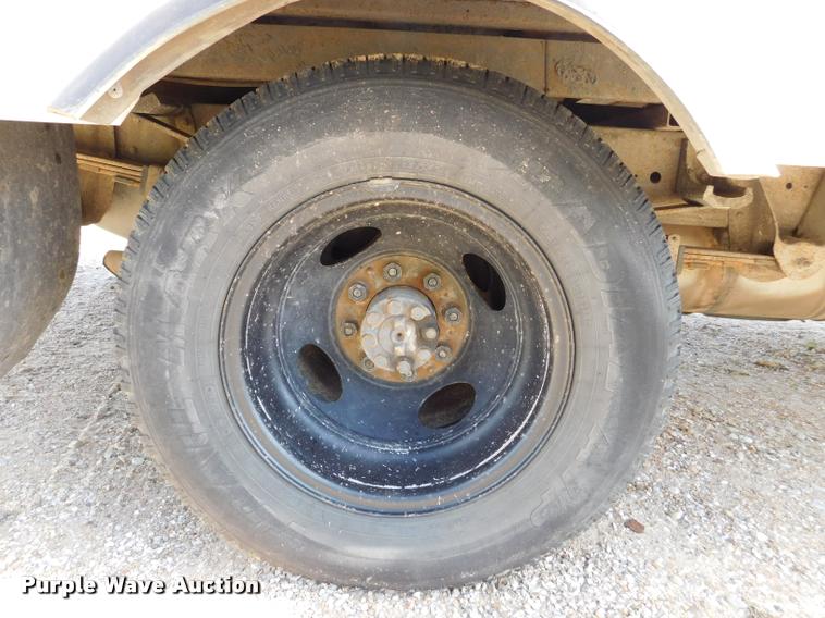 image for item DB9488 1999 Chevrolet 3500 box truck