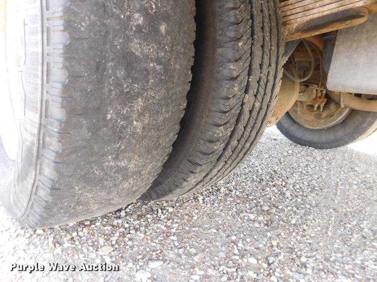 image for item DB9488 1999 Chevrolet 3500 box truck