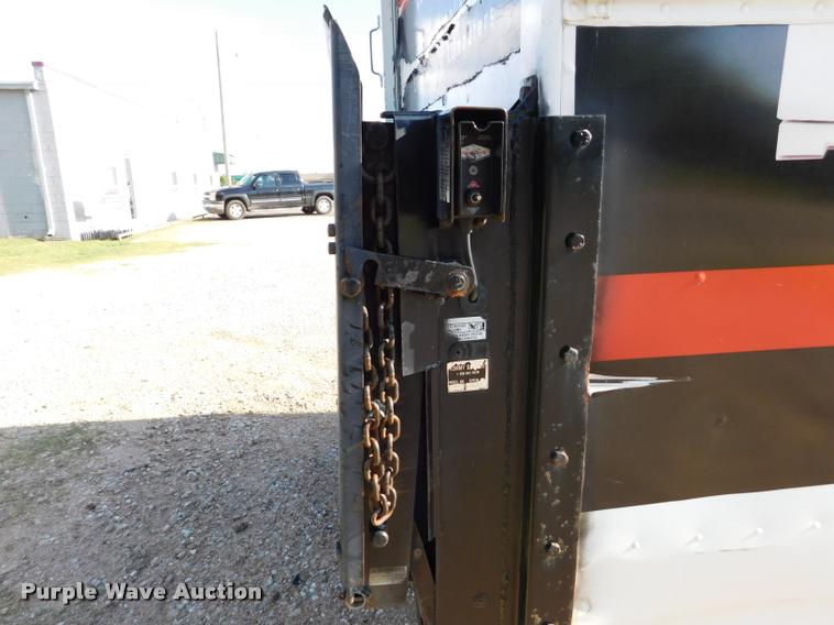 image for item DB9488 1999 Chevrolet 3500 box truck