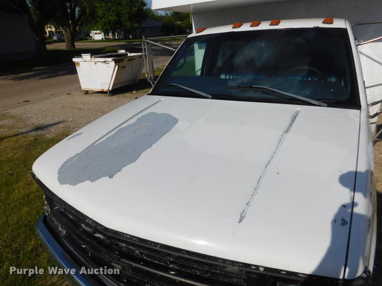 image for item DB9488 1999 Chevrolet 3500 box truck