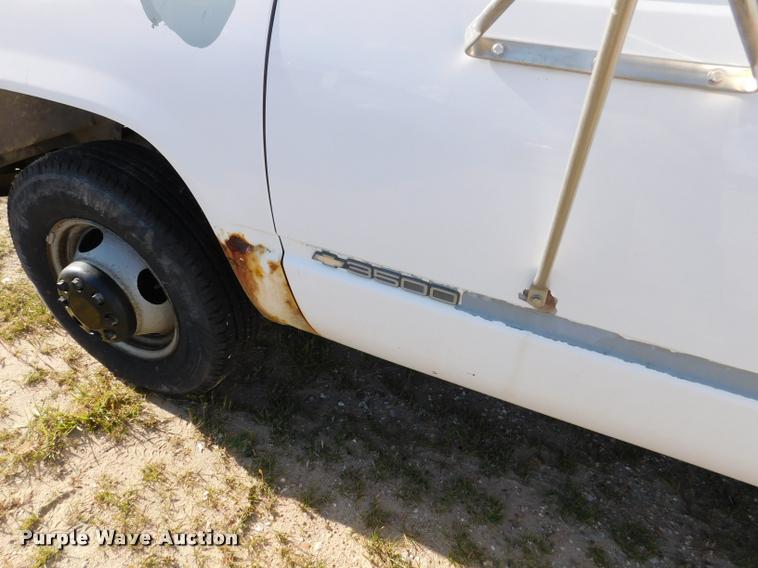 image for item DB9488 1999 Chevrolet 3500 box truck