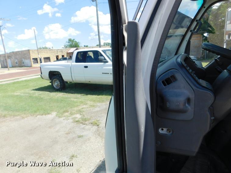 image for item DB9492 1998 Chevrolet W3500 box truck