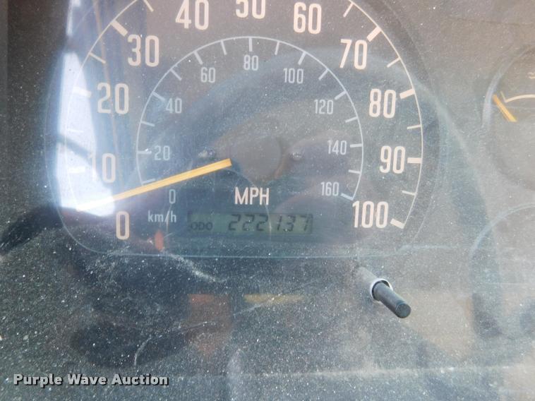 image for item DB9492 1998 Chevrolet W3500 box truck