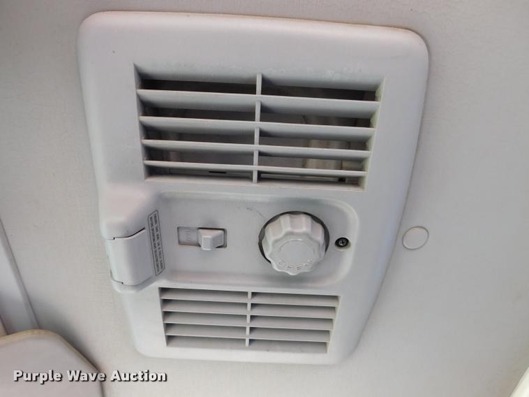 image for item DB9492 1998 Chevrolet W3500 box truck