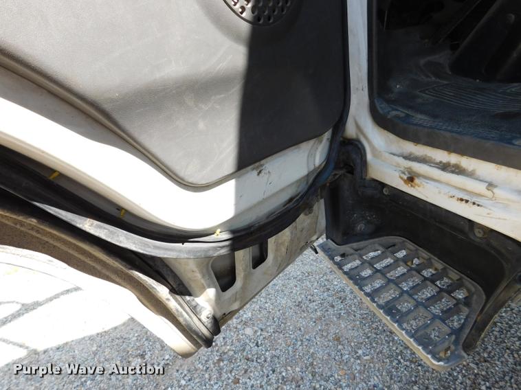 image for item DB9492 1998 Chevrolet W3500 box truck