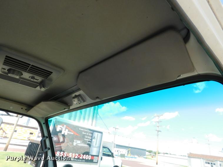 image for item DB9492 1998 Chevrolet W3500 box truck