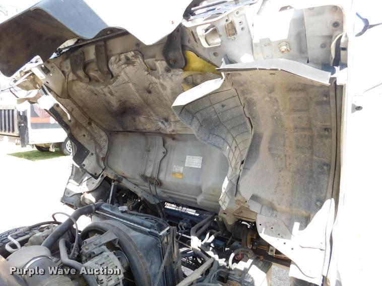 image for item DB9492 1998 Chevrolet W3500 box truck