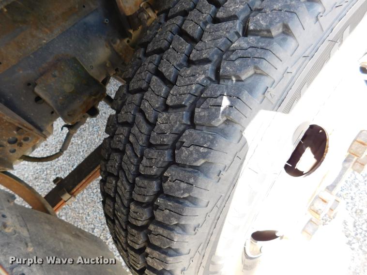 image for item DB9492 1998 Chevrolet W3500 box truck