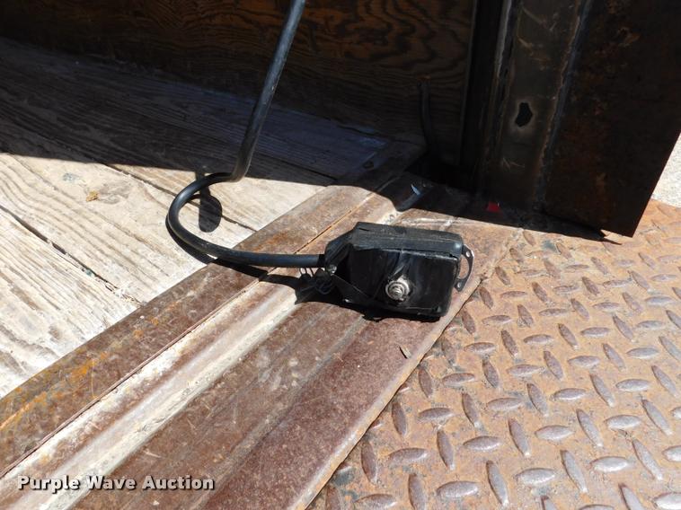 image for item DB9492 1998 Chevrolet W3500 box truck