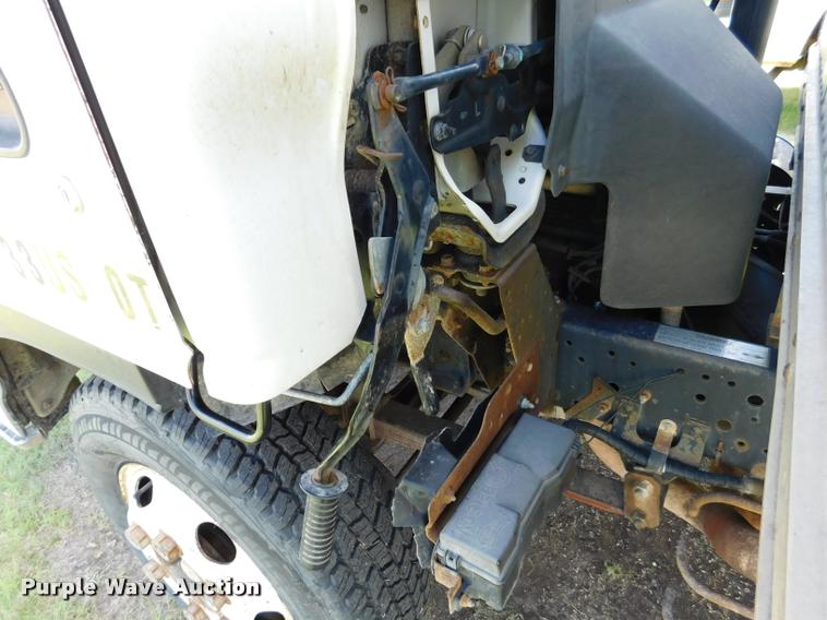 image for item DB9492 1998 Chevrolet W3500 box truck