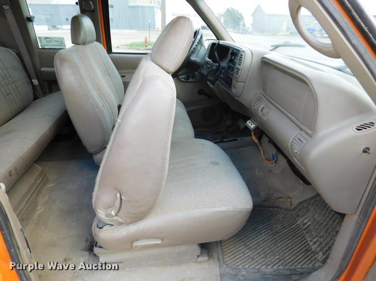 image for item DB9499 1998 GMC Sierra 1500 SL Ext. Cab pickup truck