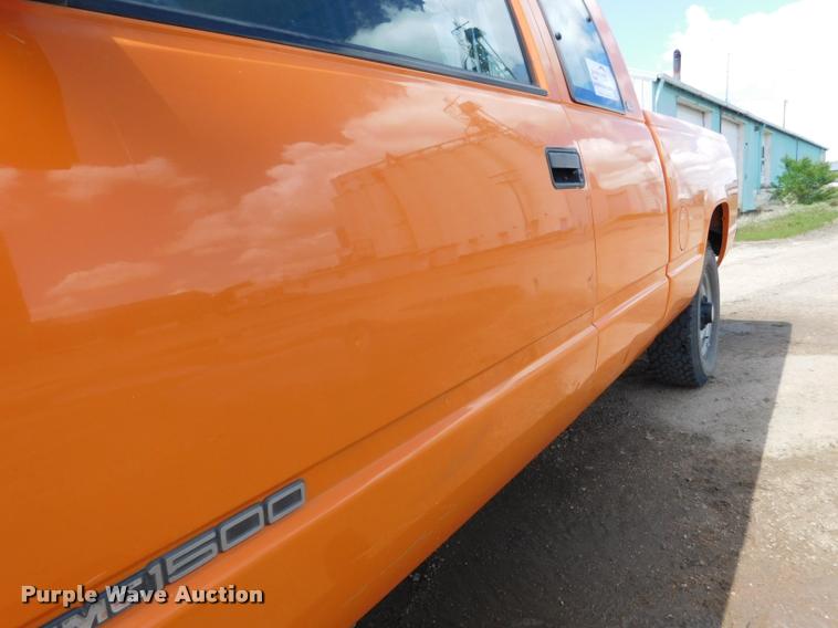 image for item DB9499 1998 GMC Sierra 1500 SL Ext. Cab pickup truck