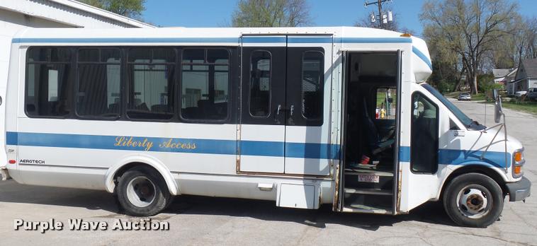 image for item DD9262 2001 Chevrolet Express G3500 shuttle bus