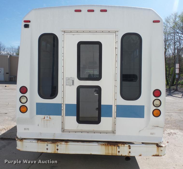 image for item DD9262 2001 Chevrolet Express G3500 shuttle bus