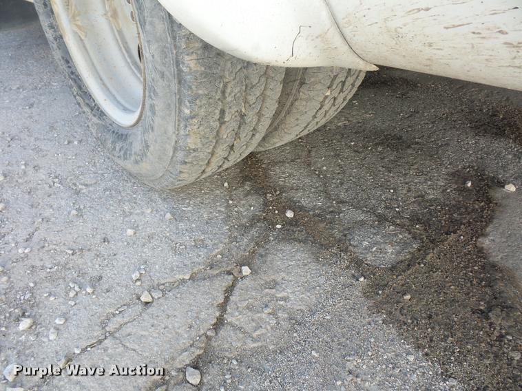 image for item DD9262 2001 Chevrolet Express G3500 shuttle bus