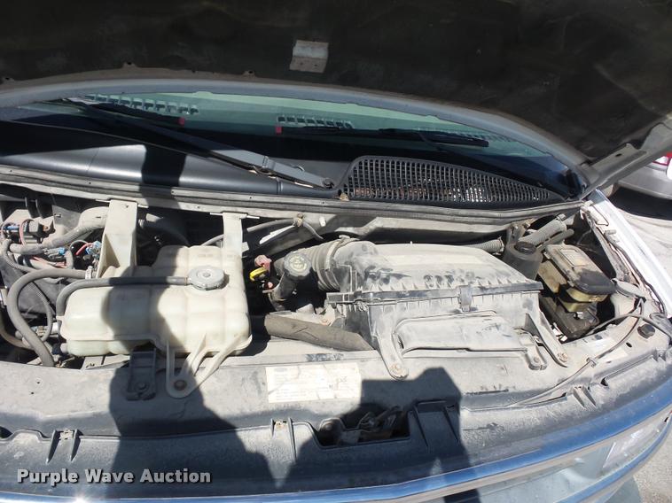 image for item DD9262 2001 Chevrolet Express G3500 shuttle bus